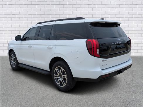Used 2025 Ford Expedition Active AWD/4WD image 3