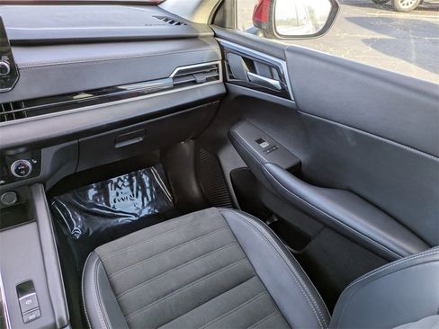 Used 2024 Mitsubishi Outlander SE image 18