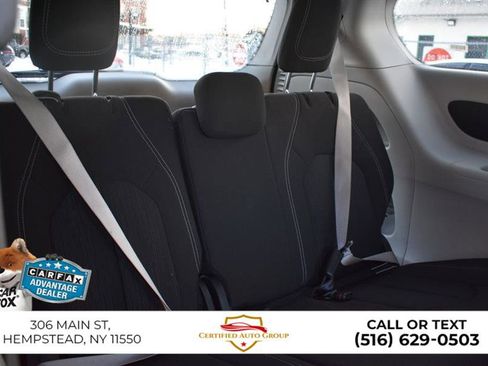 Used 2024 Chrysler Voyager LX image 31