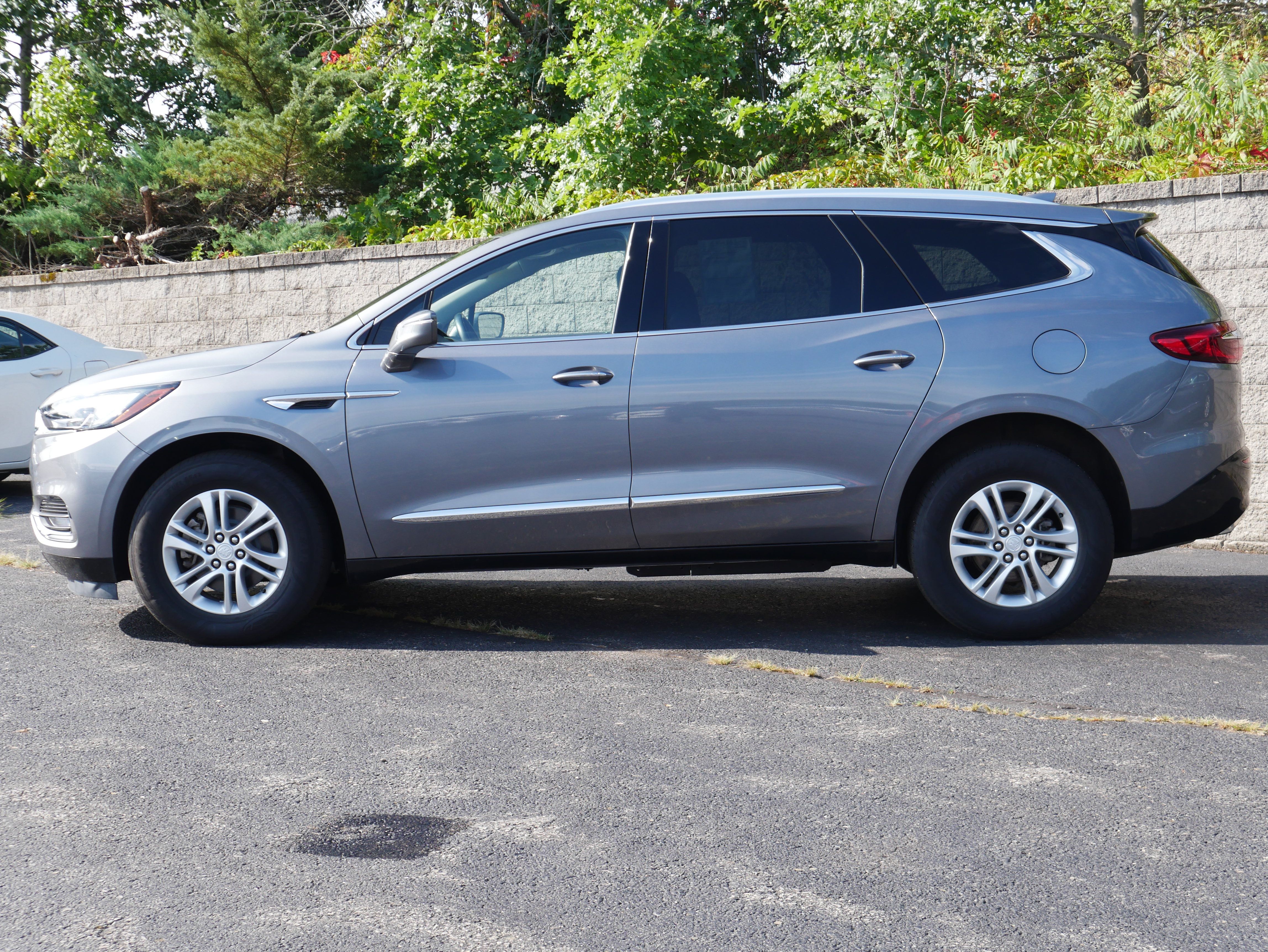 Used 2019 Buick Enclave Essence AWD/4WD image 3