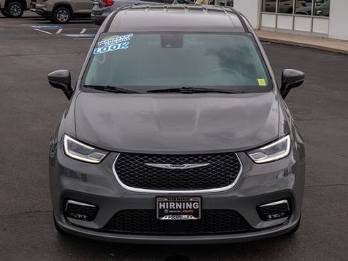 Used 2023 Chrysler Pacifica Touring-L FWD image 31