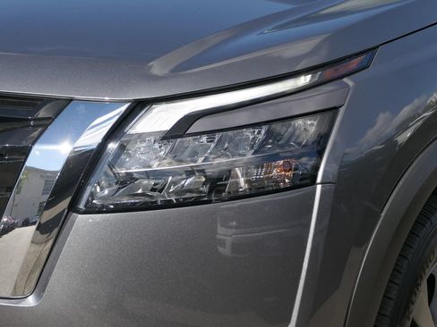 Used 2025 Nissan Pathfinder SV FWD image 10