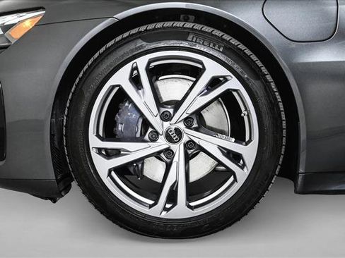 Used 2024 Audi e-tron GT Premium Plus image 25