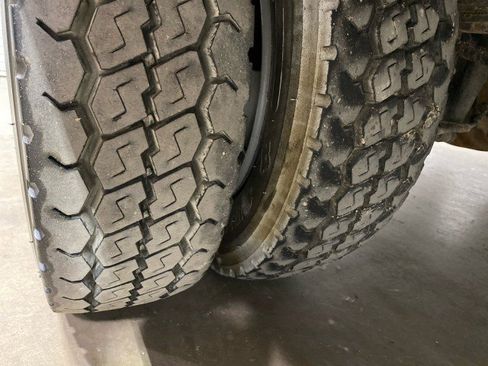 Used 2015 Ford F550 2WD Regular Cab Super Duty image 33