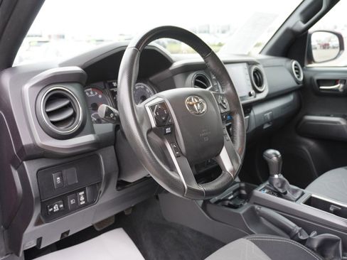 Used 2022 Toyota Tacoma TRD Sport image 21