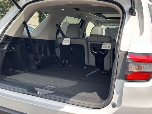 New 2025 Honda Pilot Touring image 7