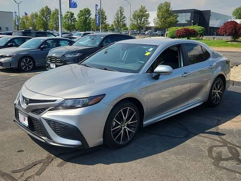 Used 2024 Toyota Camry SE FWD image 3