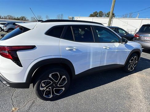 New 2026 Chevrolet Trax RS w/ Sunroof Package image 5