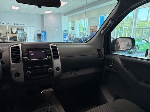 Used 2016 Nissan Frontier SV AWD/4WD image 23