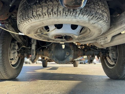 Used 2024 GMC Sierra 3500 SLT w/ SLT Convenience Package image 24