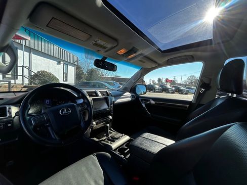 Used 2015 Lexus GX 460 image 25