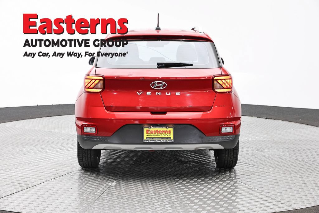 Used 2023 Hyundai Venue Limited FWD image 7