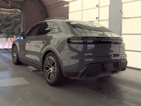 Used 2025 Porsche Macan Electric RWD image 5