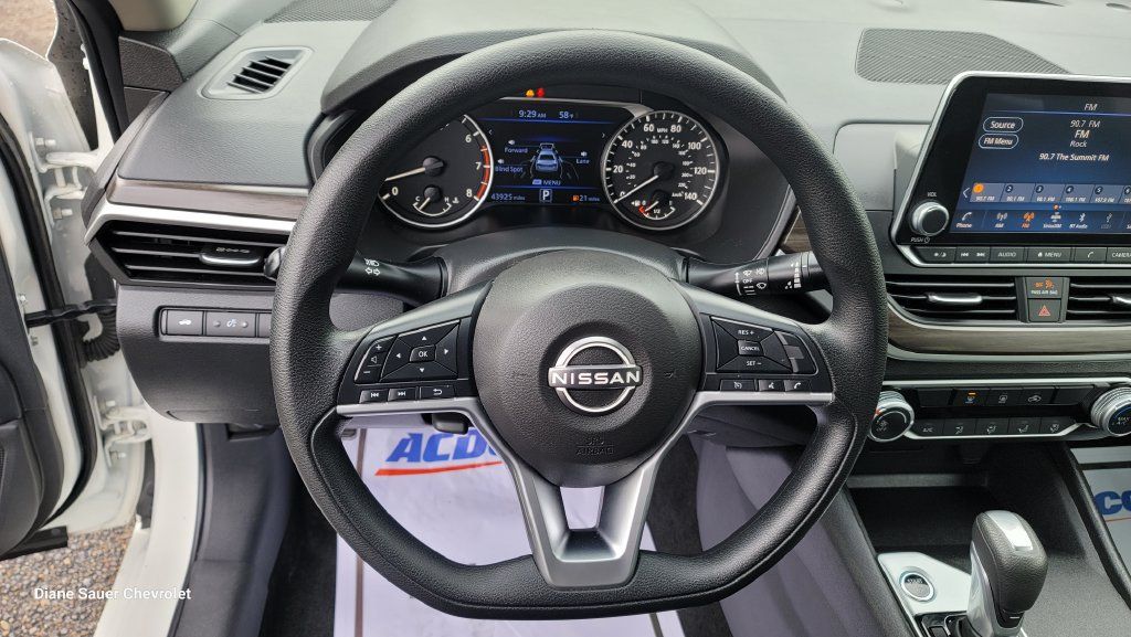 Used 2025 Nissan Altima 2.5 SV FWD image 20