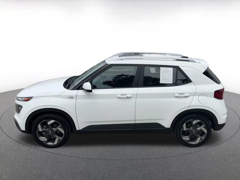 Used 2026 Hyundai Venue SEL FWD image 8