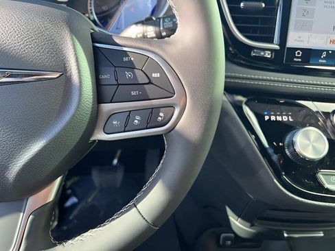 New 2026 Chrysler Pacifica Select image 15