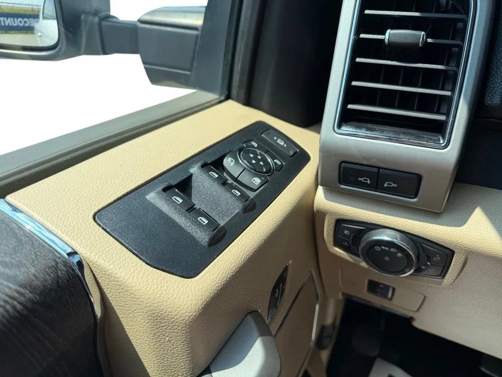 Used 2021 Ford F250 Lariat w/ Chrome Package AWD/4WD image 12