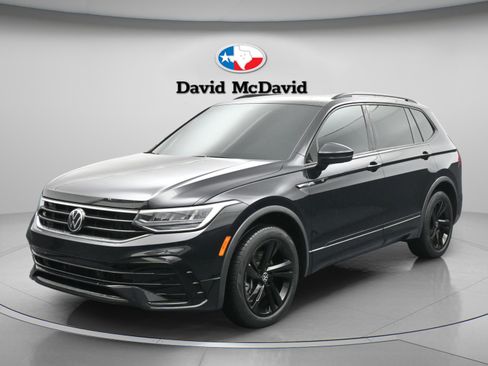 Used 2023 Volkswagen Tiguan SE R-Line image 1
