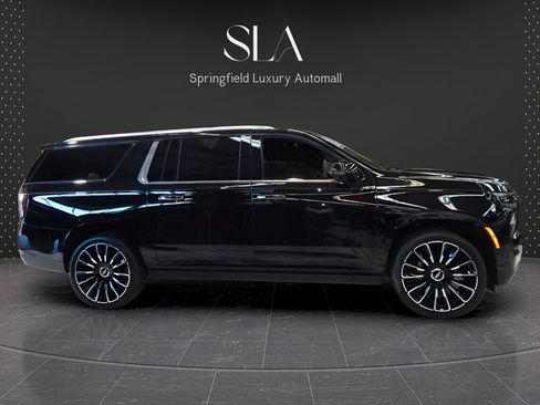 Used 2025 Chevrolet Suburban High Country image 4