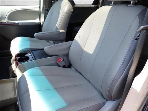 Used 2013 Toyota Sienna Limited w/ Premium Pkg AWD/4WD image 15