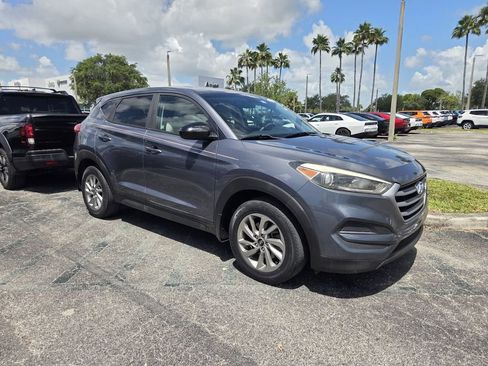Used 2018 Hyundai Tucson SE w/ Cargo Package FWD image 2