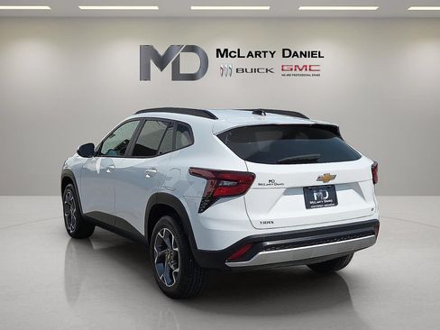 Used 2026 Chevrolet Trax LT w/ LT Convenience Package FWD image 13
