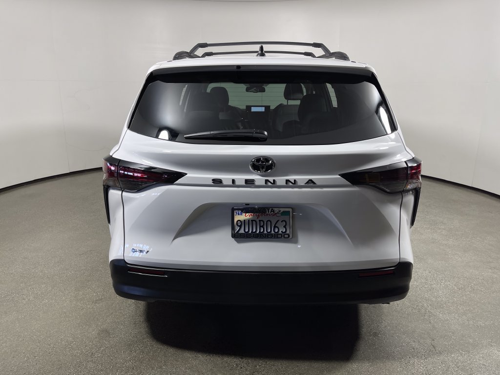 Certified 2026 Toyota Sienna LE FWD image 4