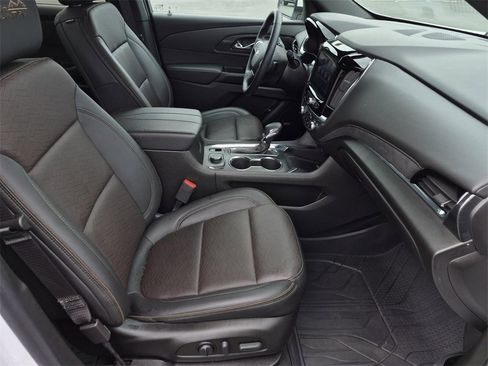 Used 2023 Chevrolet Traverse High Country image 12