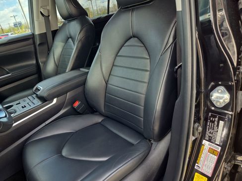 Used 2022 Toyota Highlander XLE image 17