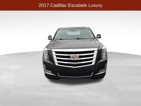 Used 2017 Cadillac Escalade Luxury image 2