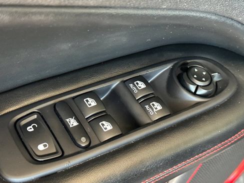 Used 2019 Jeep Compass Trailhawk w/ Leather Interior Group AWD/4WD image 12