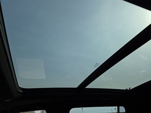 Used 2021 GMC Yukon XL Denali w/ Denali Premium Package image 31