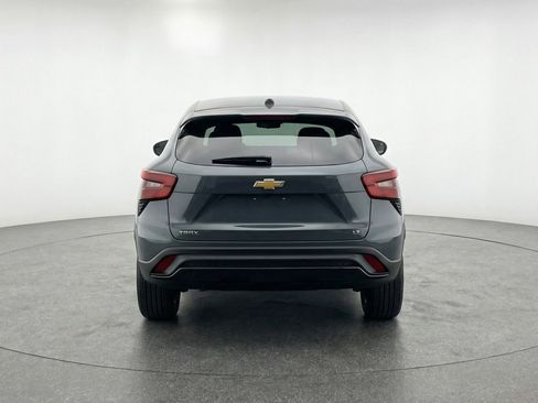 Used 2025 Chevrolet Trax LT image 7