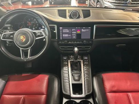 Used 2021 Porsche Macan AWD/4WD image 16