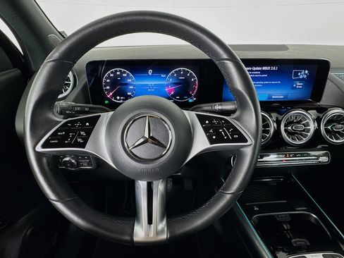 Used 2025 Mercedes-Benz GLA 250 image 10