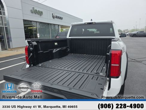 Used 2024 Toyota Tacoma TRD Off-Road AWD/4WD image 9