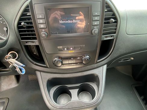 Used 2021 Mercedes-Benz Metris image 25