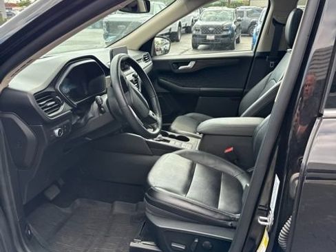 Used 2020 Ford Escape Titanium w/ Titanium Premium Package 2.0 AWD/4WD image 2