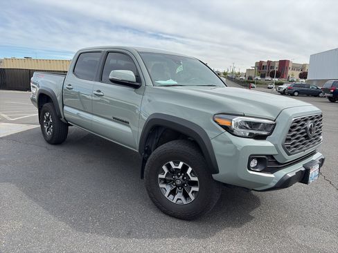 Used 2023 Toyota Tacoma TRD Off-Road w/ Black Out Package (TMS) AWD/4WD image 32