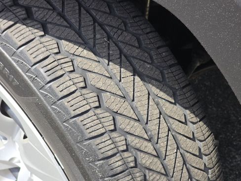 Used 2020 Toyota RAV4 LE FWD image 4