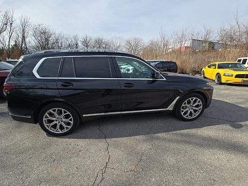 Used 2024 BMW X7 xDrive40i w/ Climate Comfort Package image 9