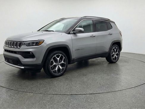 Used 2025 Jeep Compass Limited image 3