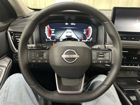 Used 2025 Nissan Rogue SL w/ Tech Package AWD/4WD image 25