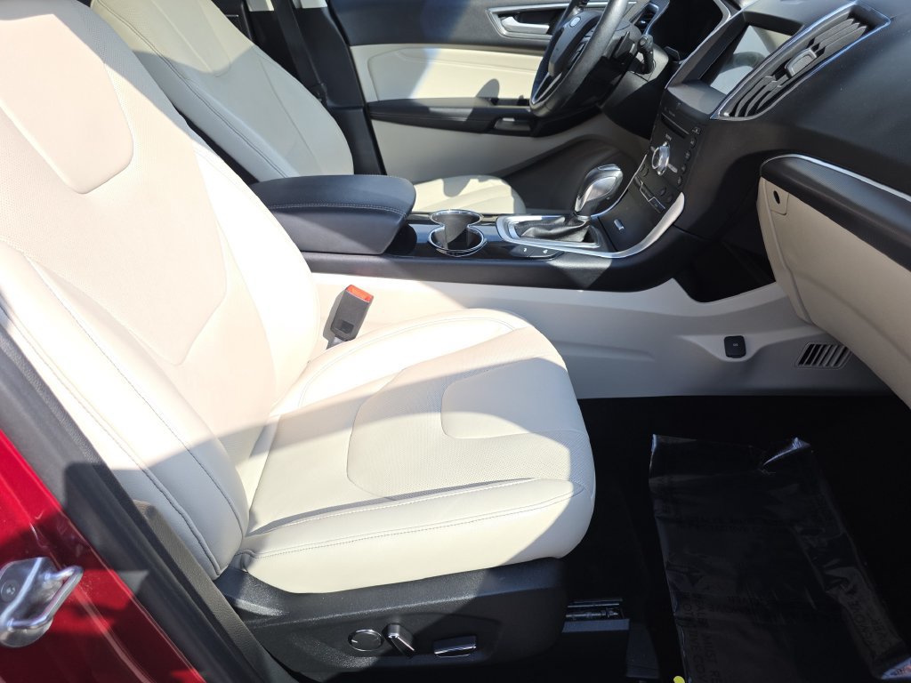 Used 2018 Ford Edge Titanium w/ Equipment Group 302A FWD image 18