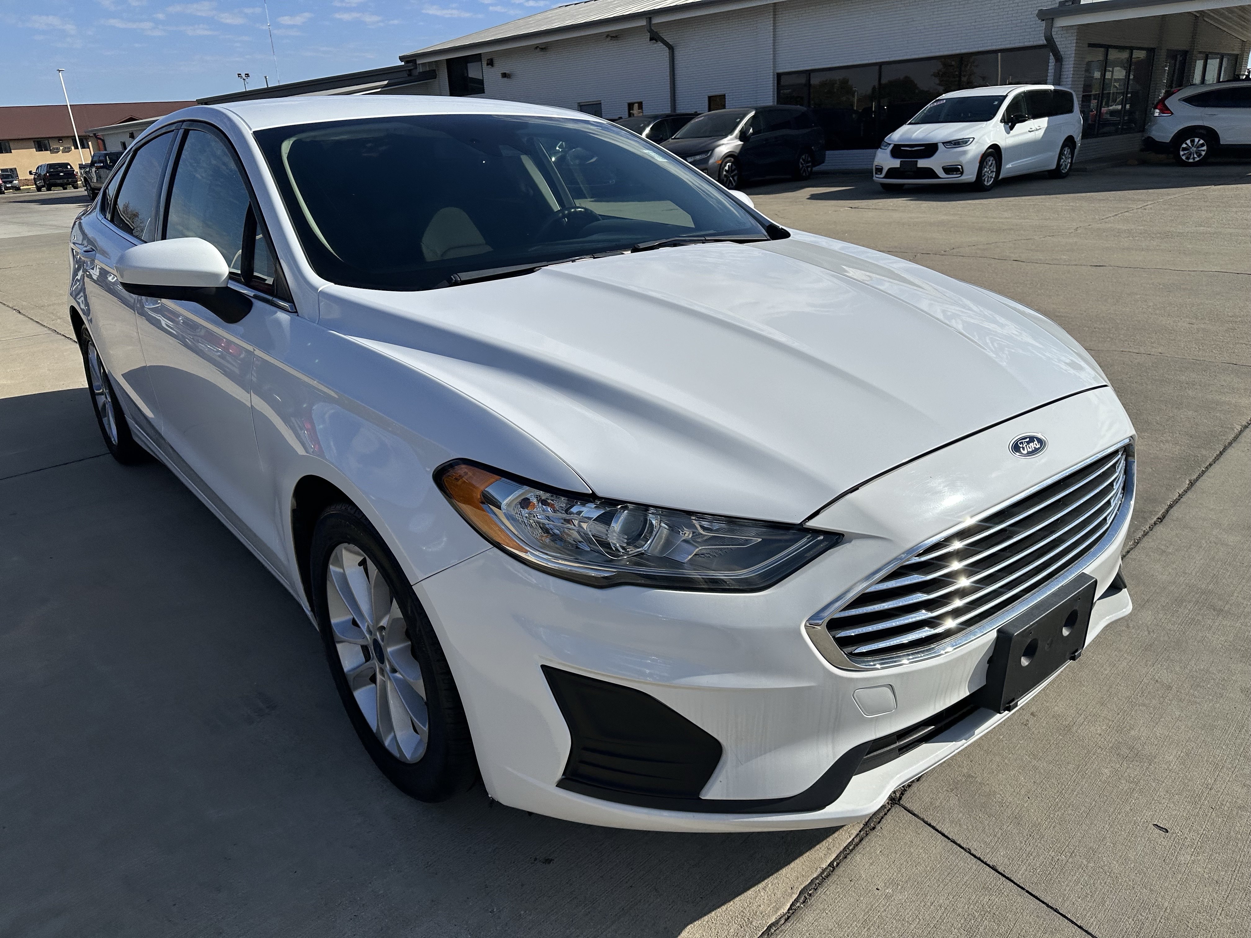 Used 2019 Ford Fusion SE FWD image 3