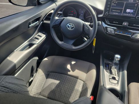 Used 2020 Toyota C-HR LE FWD image 12