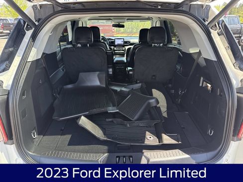 Used 2023 Ford Explorer Limited w/ Equipment Group 301A AWD/4WD image 16