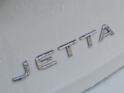 Used 2023 Volkswagen Jetta Sport image 8