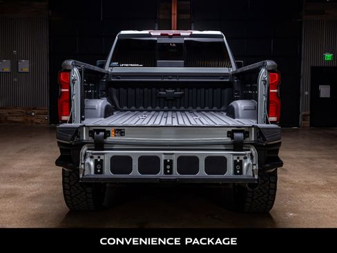 Used 2025 Chevrolet Silverado 2500 LTZ w/ LTZ Plus Package image 9