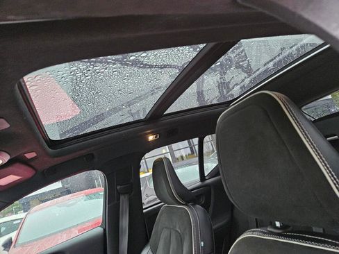 Used 2020 Volvo XC40 T5 R-Design image 17